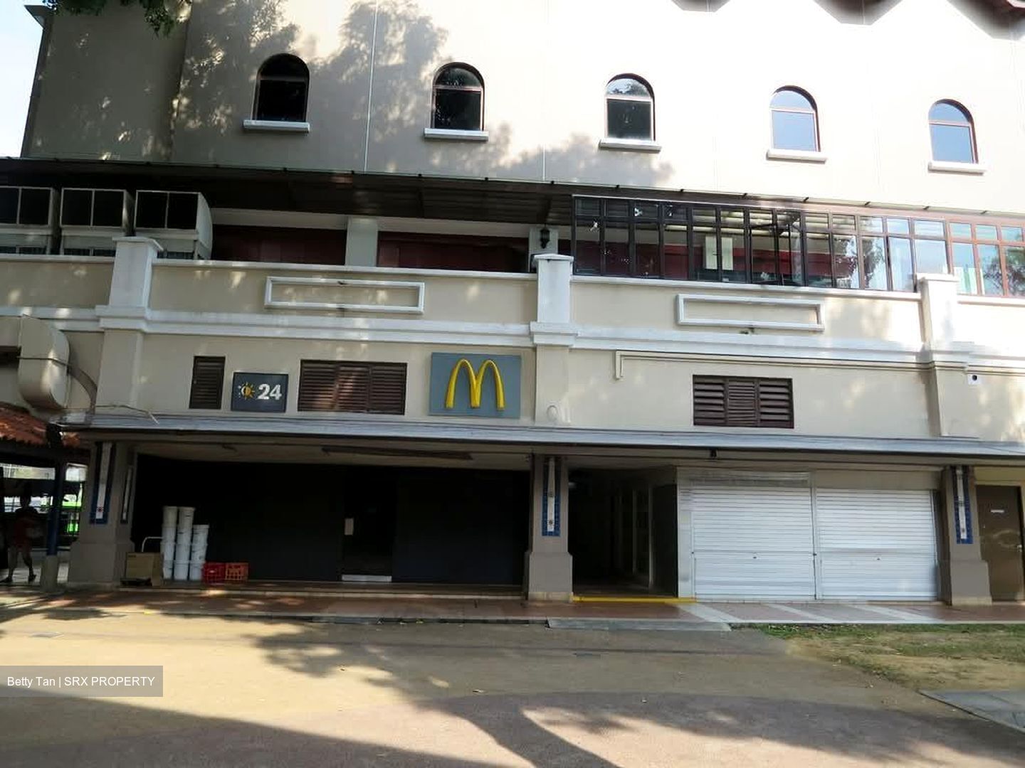 Elias Mall (D18), Retail #580089241
